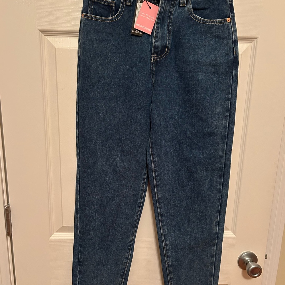 PrettyLittleThing Dark Blue vintage wash Jeans